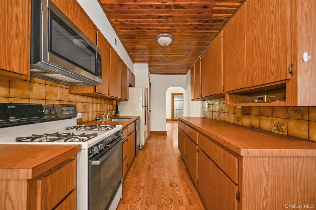 5428 65th Place Maspeth NY 11378