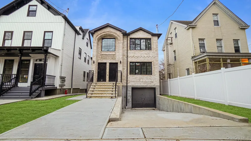 338 E 234th Street Bronx NY 10470