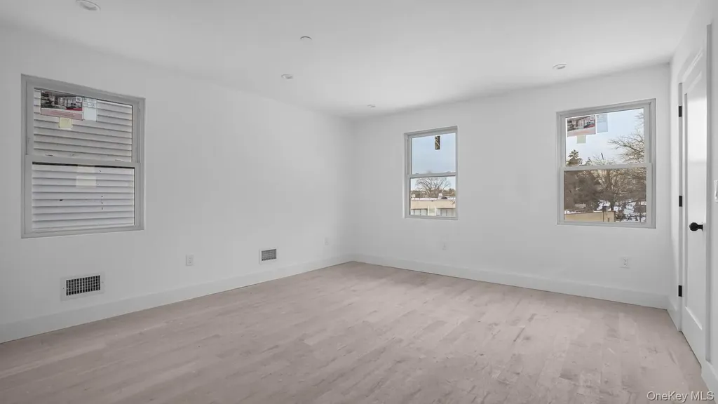 338 E 234th Street Bronx NY 10470