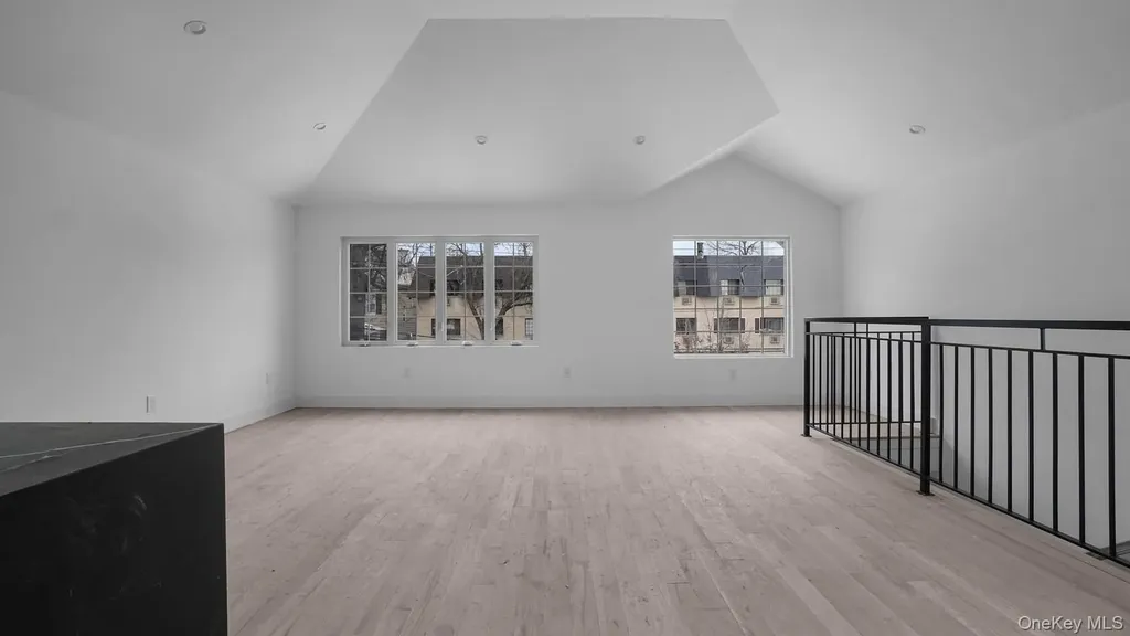 338 E 234th Street Bronx NY 10470