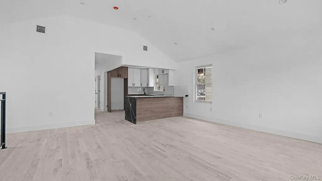 338 E 234th Street Bronx NY 10470