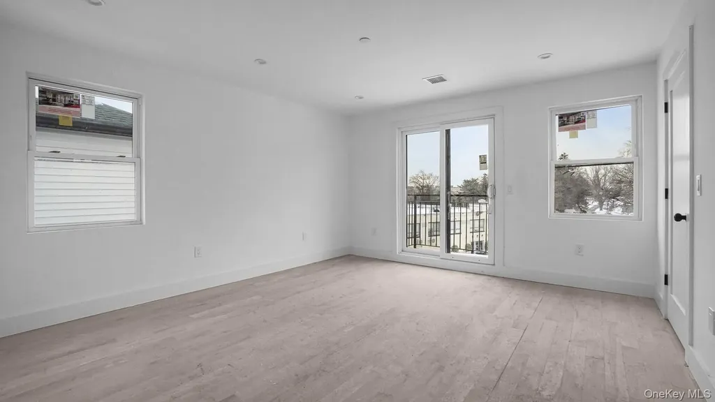 338 E 234th Street Bronx NY 10470