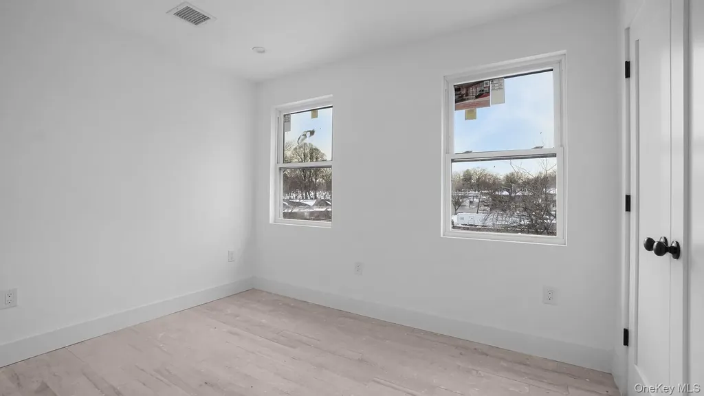 338 E 234th Street Bronx NY 10470