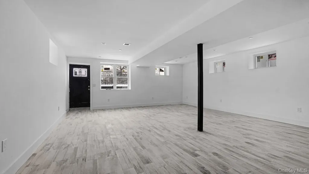 338 E 234th Street Bronx NY 10470