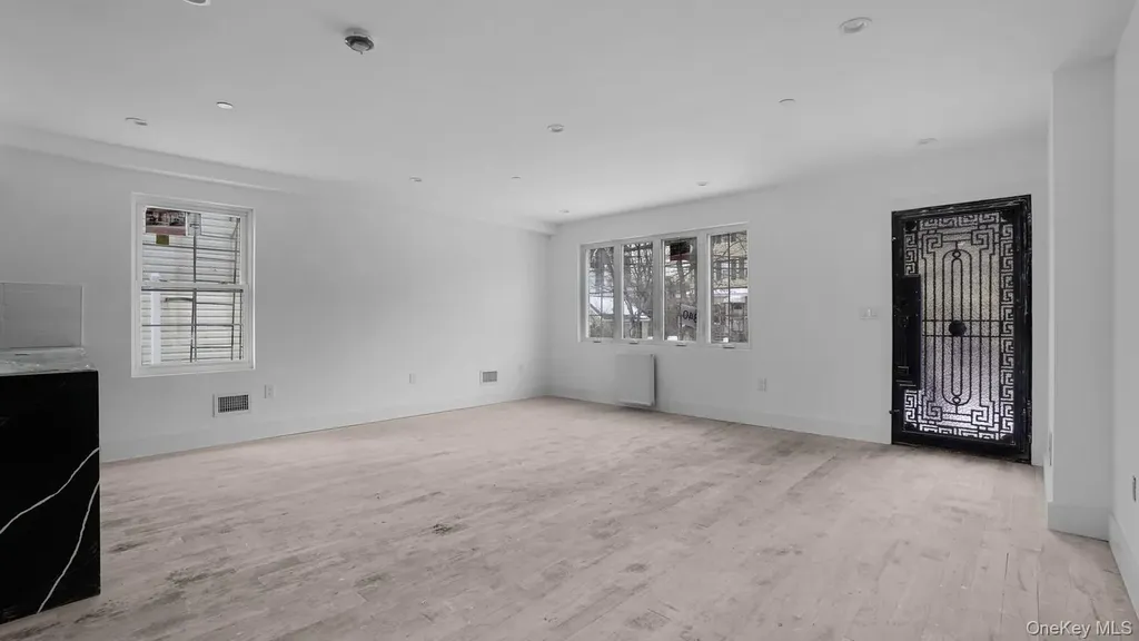 338 E 234th Street Bronx NY 10470