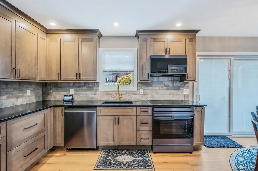 33 Loughlin Drive Shirley NY 11967