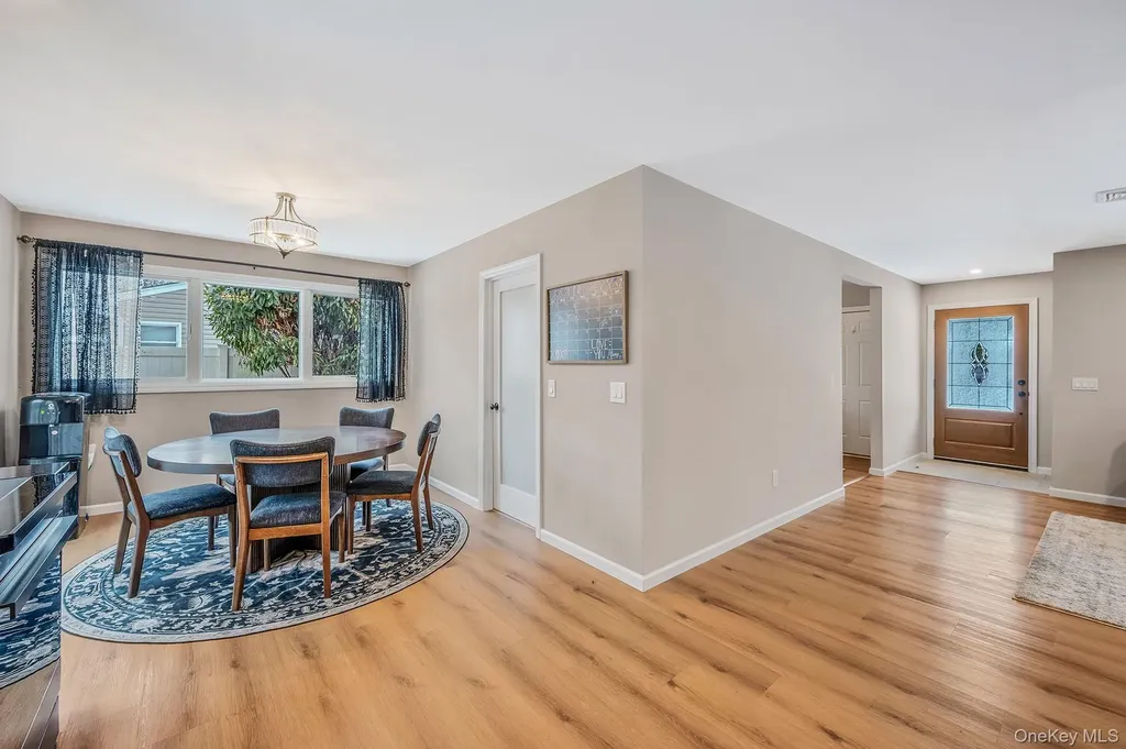 33 Loughlin Drive Shirley NY 11967