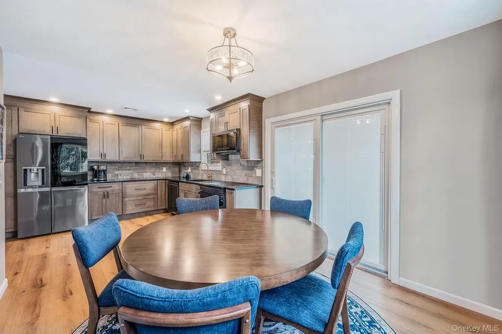 33 Loughlin Drive Shirley NY 11967