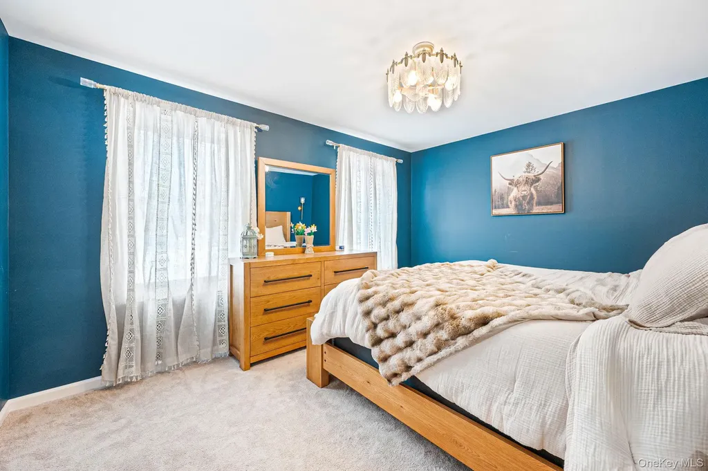 33 Loughlin Drive Shirley NY 11967