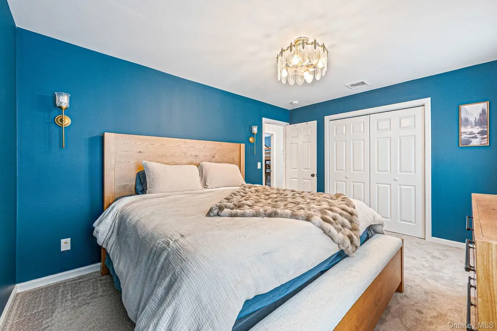 33 Loughlin Drive Shirley NY 11967