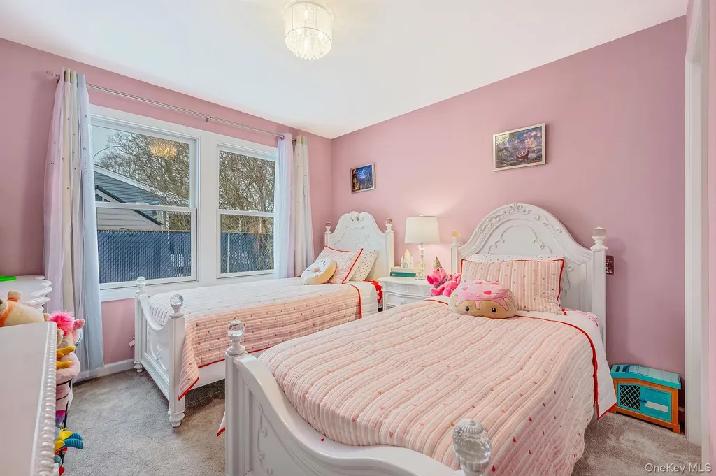 33 Loughlin Drive Shirley NY 11967