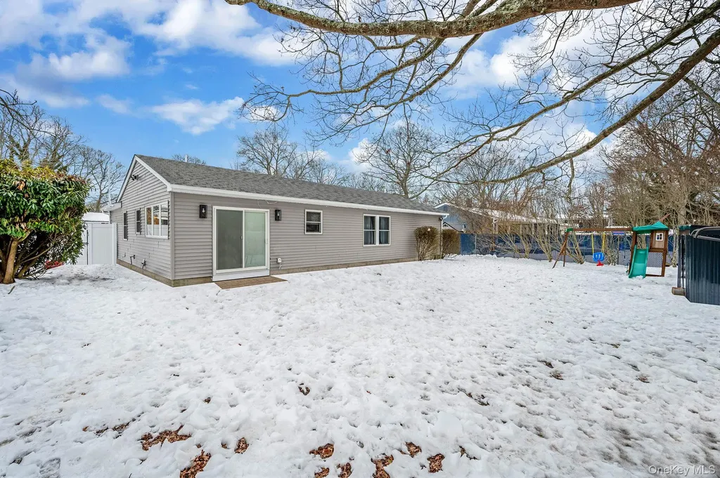 33 Loughlin Drive Shirley NY 11967