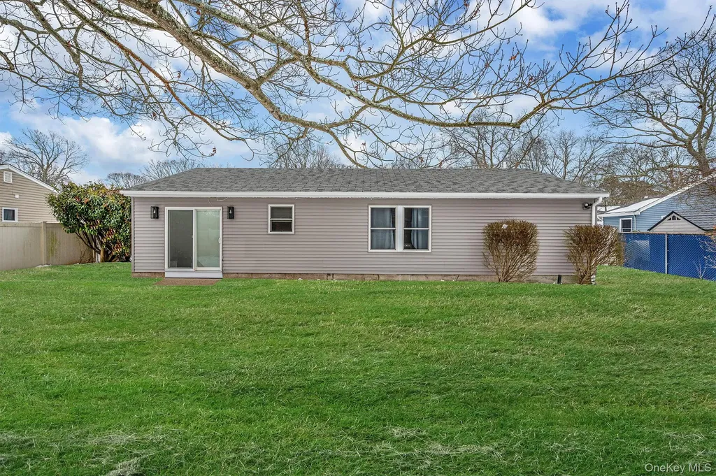 33 Loughlin Drive Shirley NY 11967