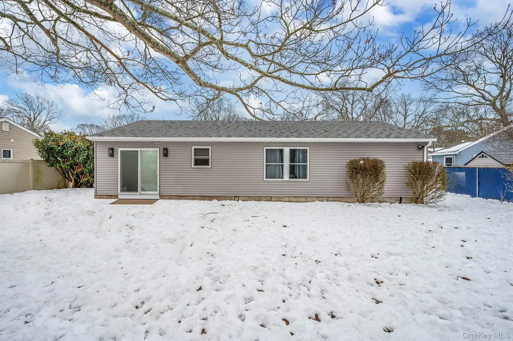 33 Loughlin Drive Shirley NY 11967