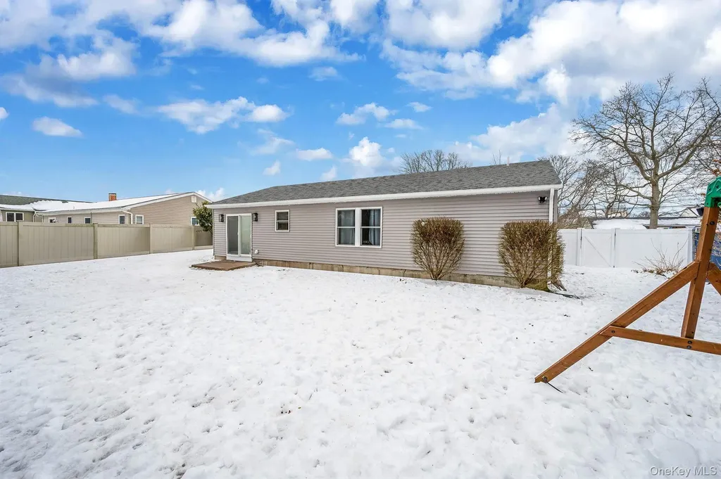 33 Loughlin Drive Shirley NY 11967