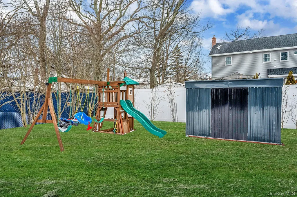 33 Loughlin Drive Shirley NY 11967