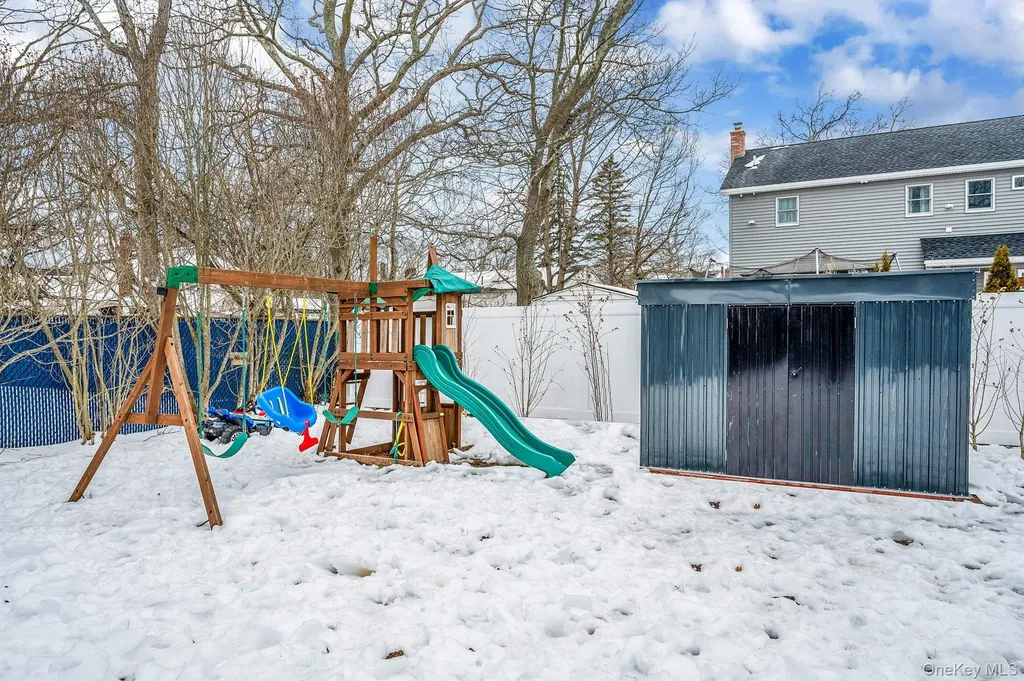 33 Loughlin Drive Shirley NY 11967