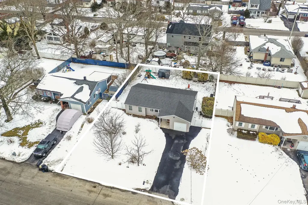 33 Loughlin Drive Shirley NY 11967