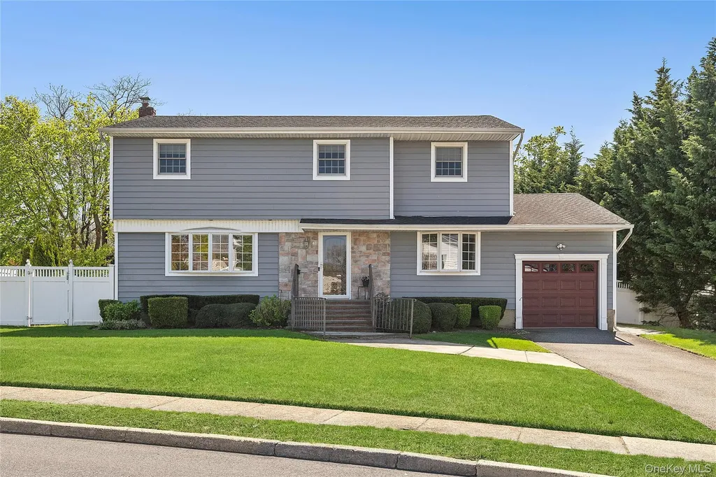 41 Evelyn Drive Bethpage NY 11714