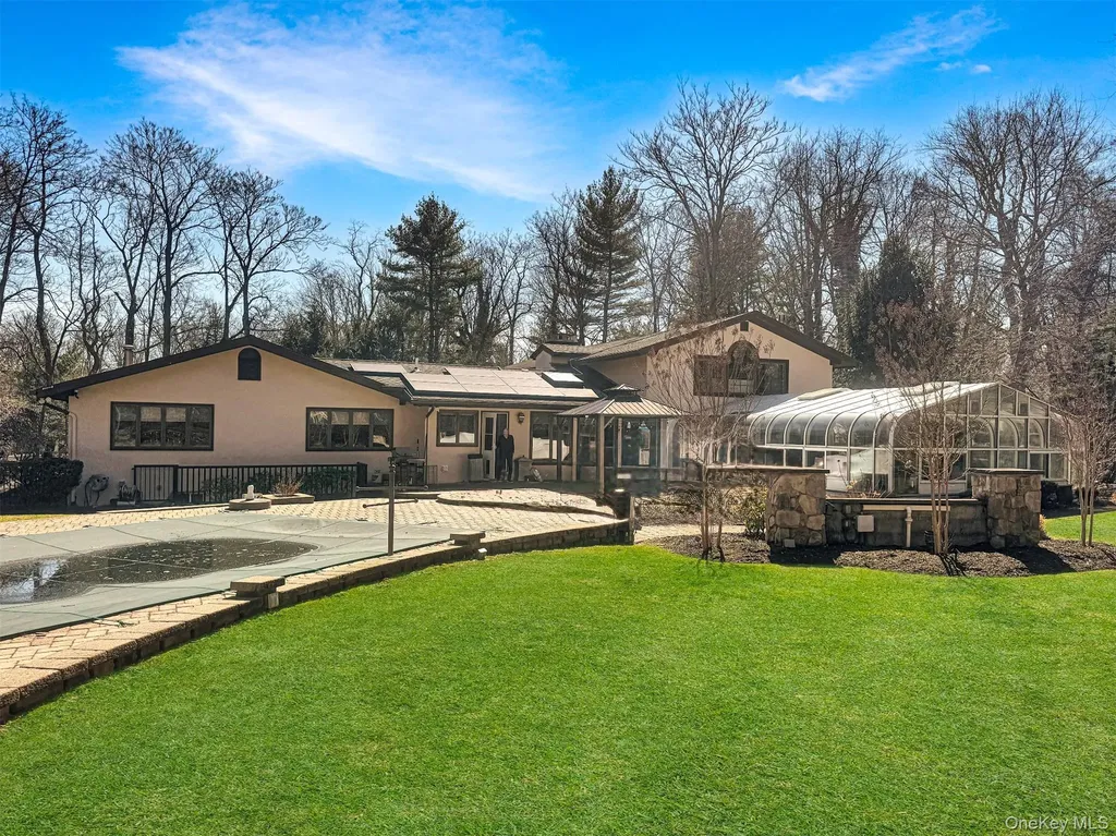 37 Bridle Path Nissequogue NY 11780