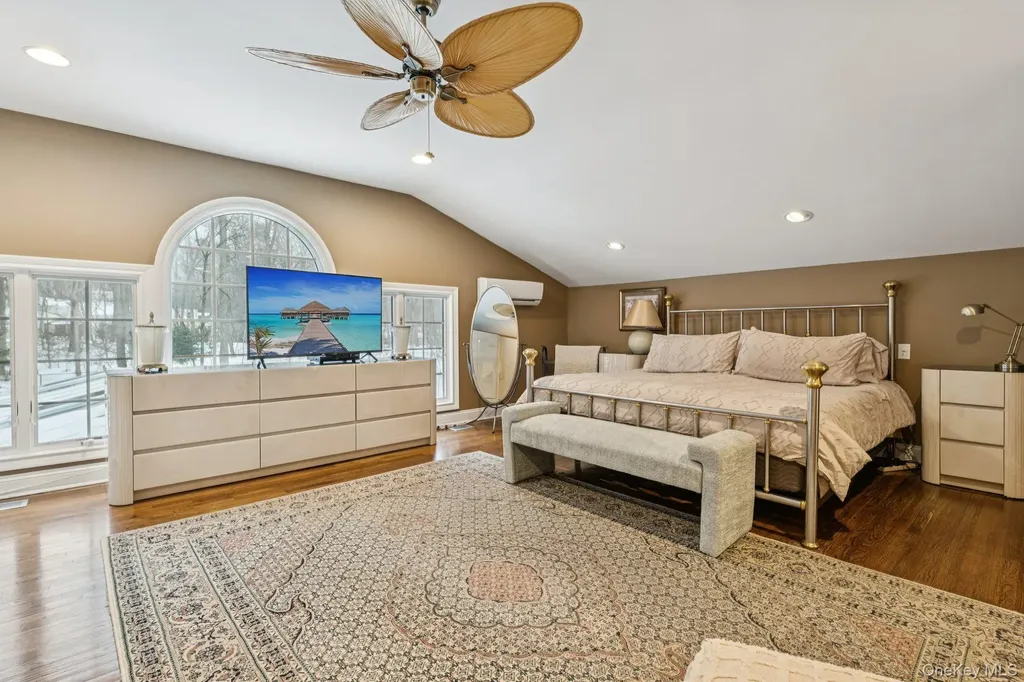 37 Bridle Path Nissequogue NY 11780