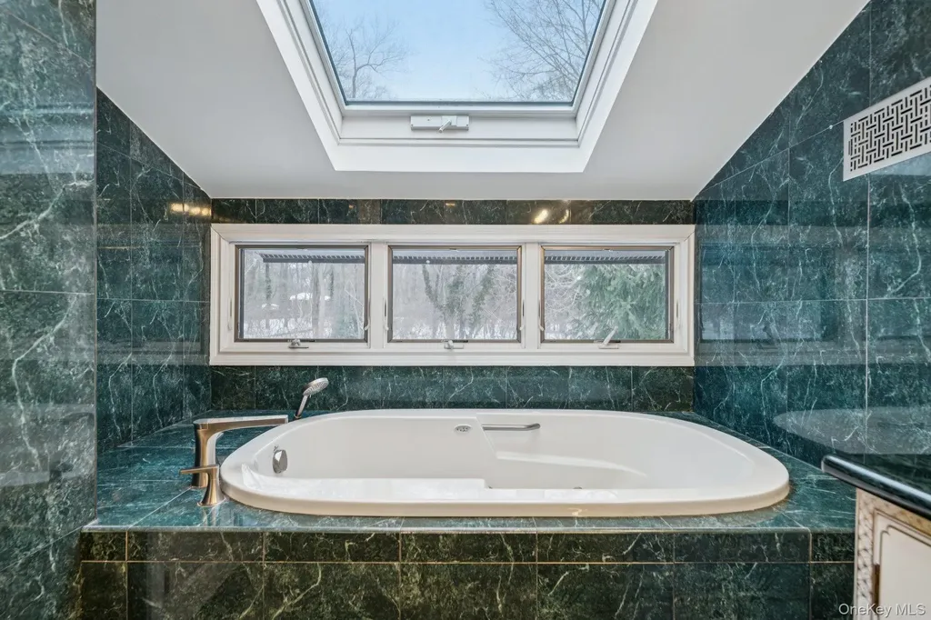 37 Bridle Path Nissequogue NY 11780