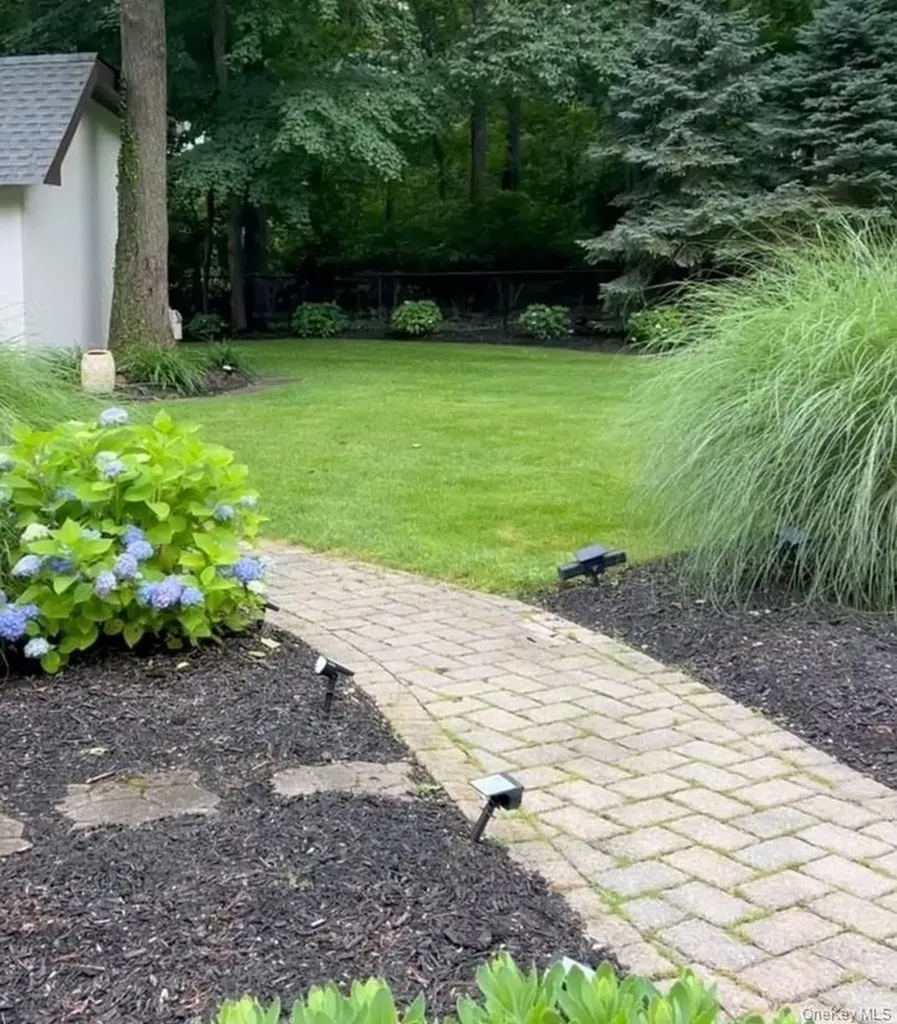 37 Bridle Path Nissequogue NY 11780