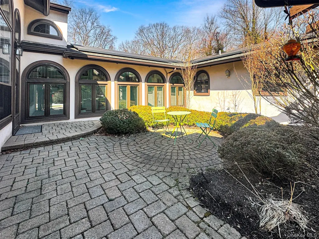 37 Bridle Path Nissequogue NY 11780