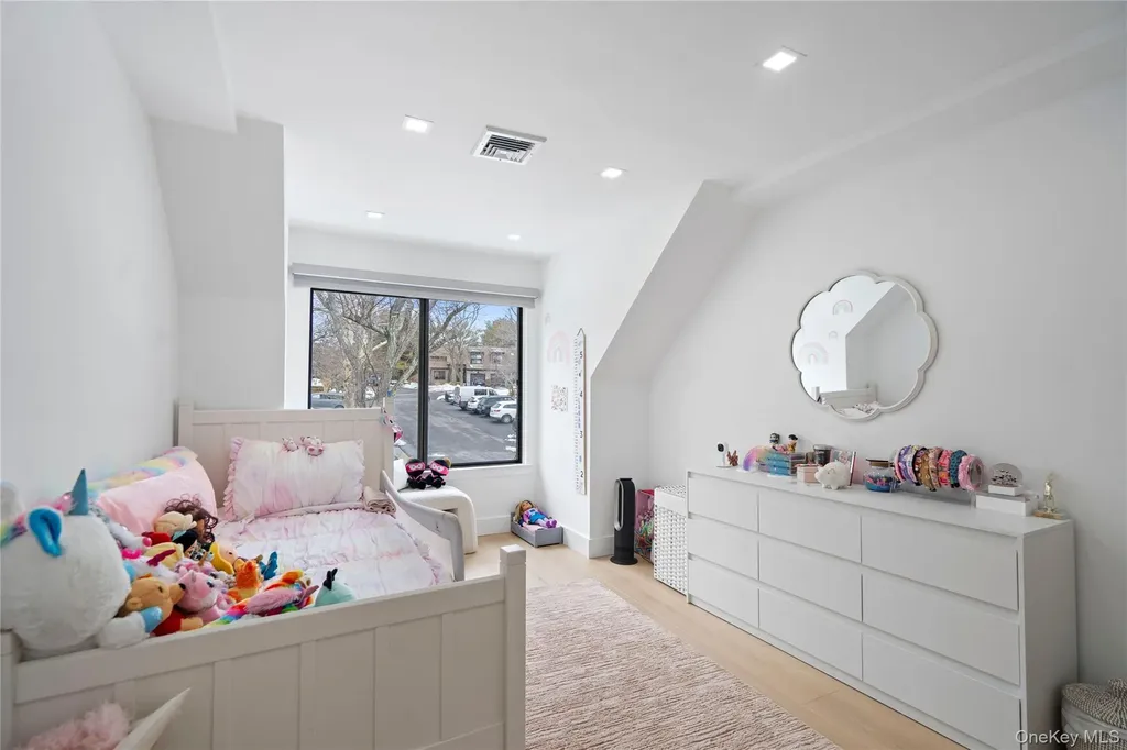 16 Pony Circle Roslyn Heights NY 11577