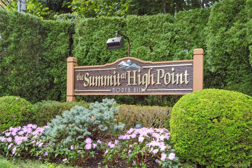 16 Pony Circle Roslyn Heights NY 11577