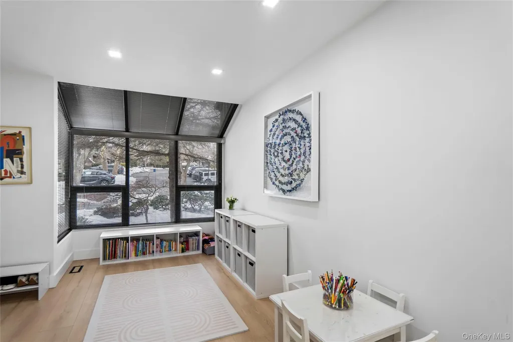 16 Pony Circle Roslyn Heights NY 11577
