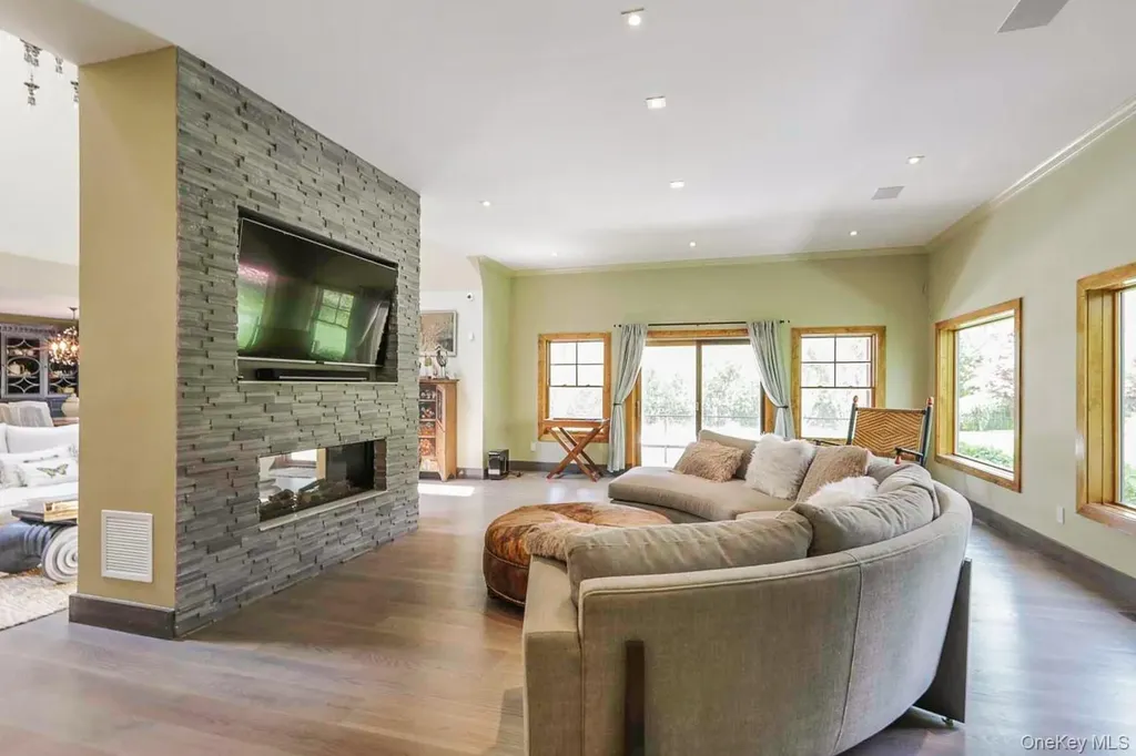 1366 Scuttle Hole Road Water Mill NY 11976