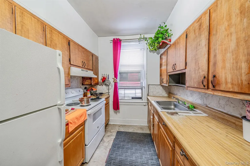 10876 38th Avenue Corona NY 11368