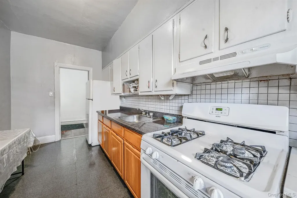 10876 38th Avenue Corona NY 11368