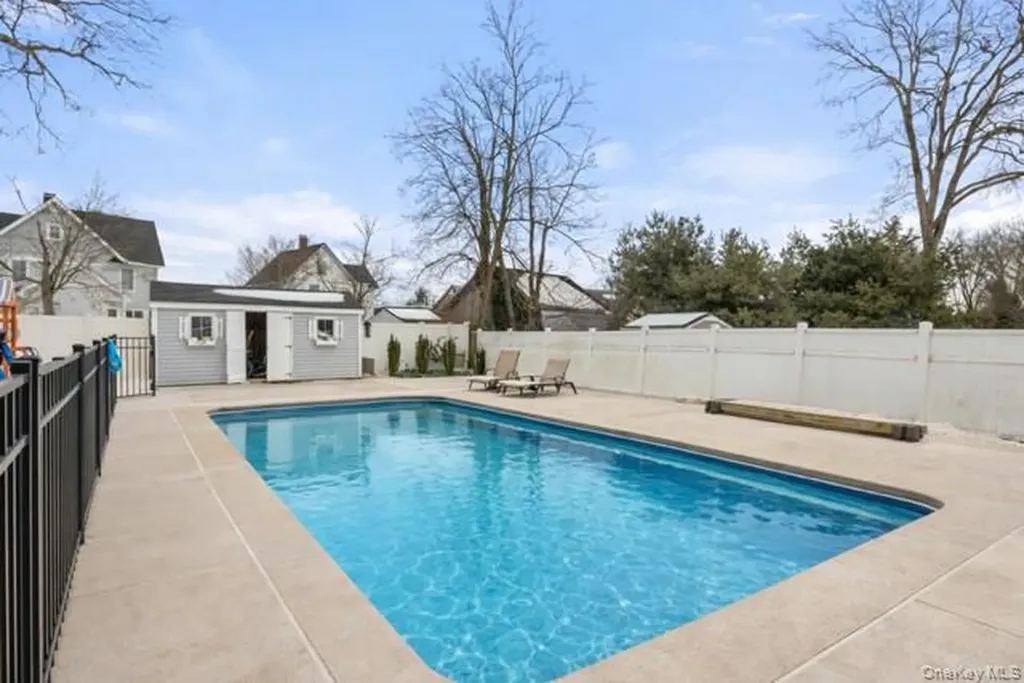 47 Smith Avenue Islip NY 11751