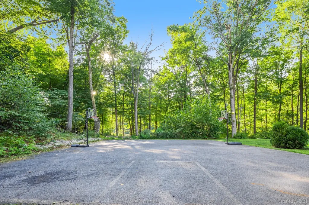 996 Haverstraw Road Suffern NY 10901