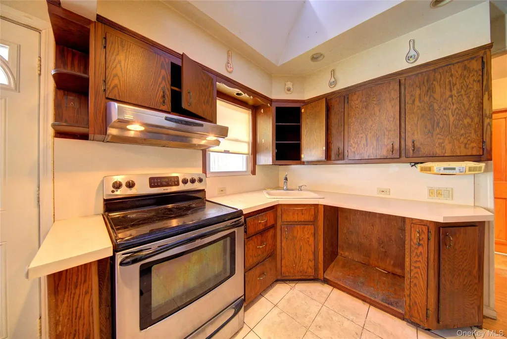984 Shelburne Drive Franklin Square NY 11010