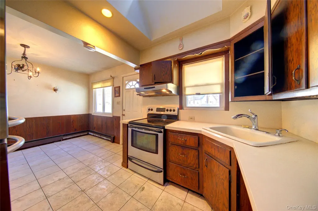 984 Shelburne Drive Franklin Square NY 11010