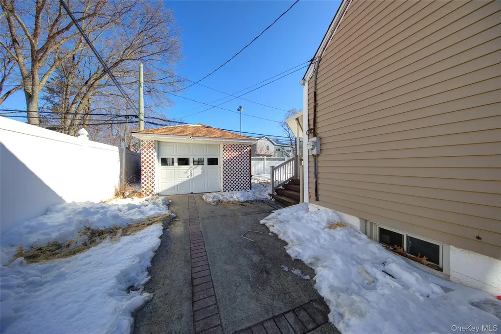 984 Shelburne Drive Franklin Square NY 11010