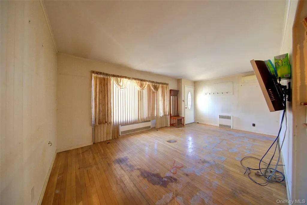 984 Shelburne Drive Franklin Square NY 11010