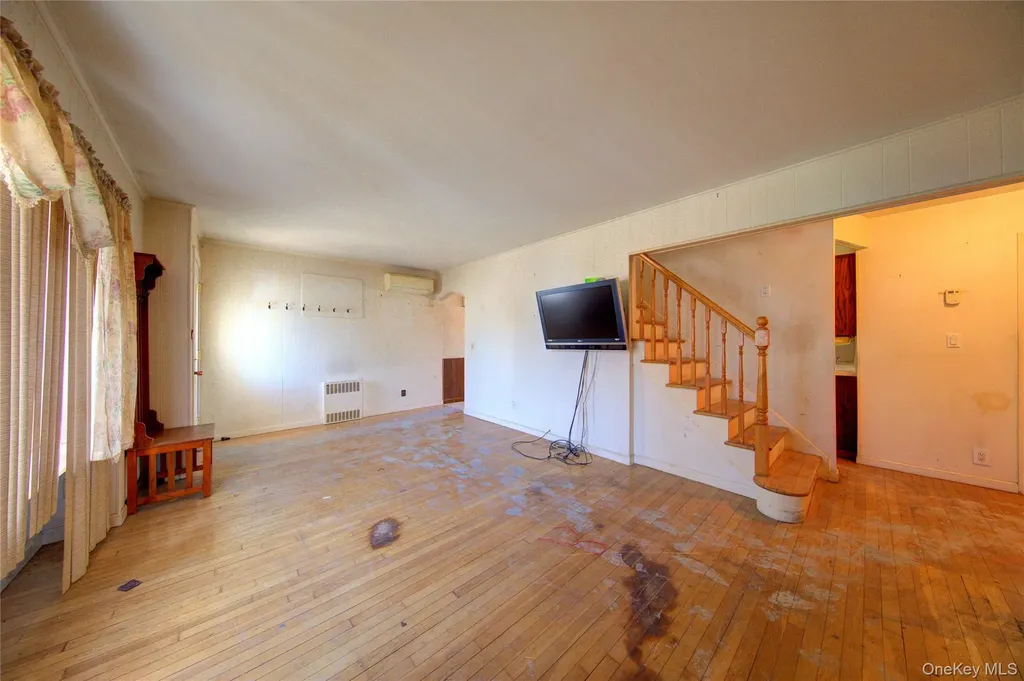 984 Shelburne Drive Franklin Square NY 11010