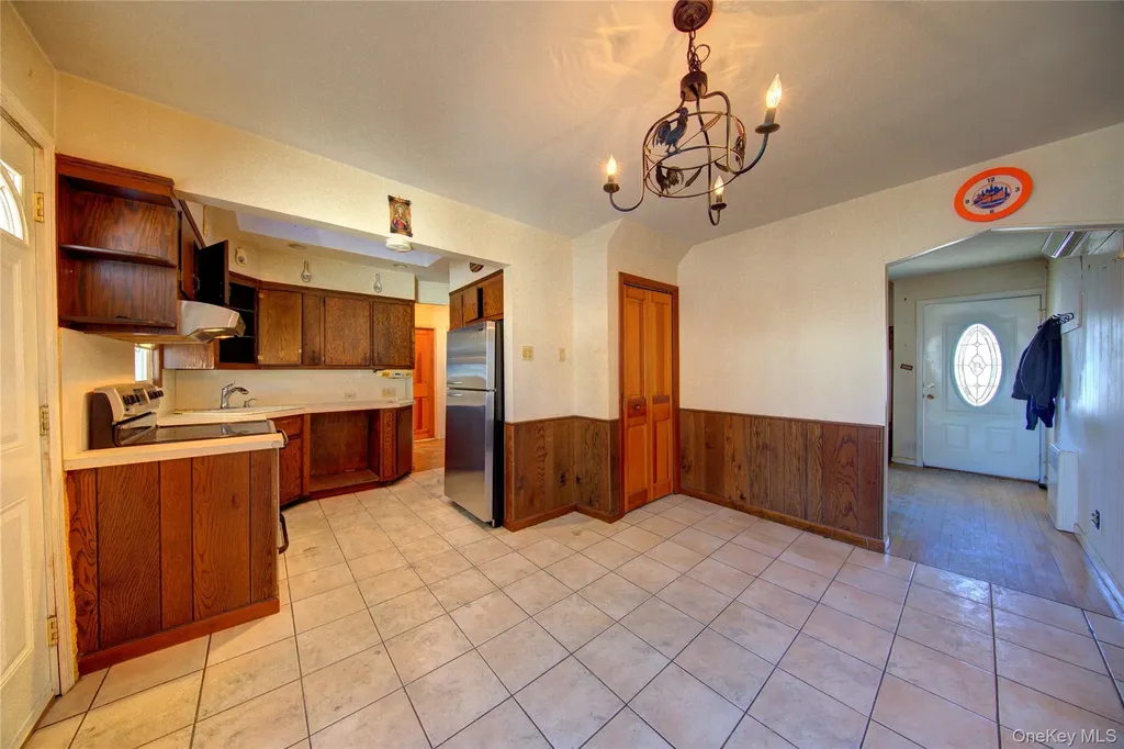 984 Shelburne Drive Franklin Square NY 11010