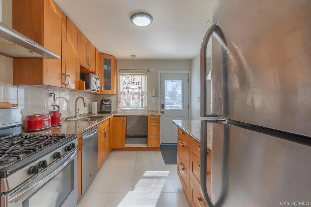 25708 147th Avenue Rosedale NY 11422