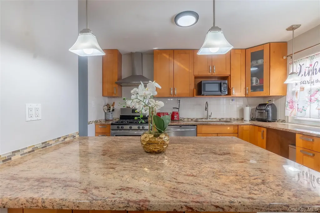 25708 147th Avenue Rosedale NY 11422
