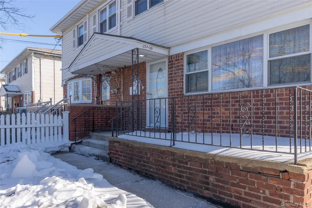 25708 147th Avenue Rosedale NY 11422