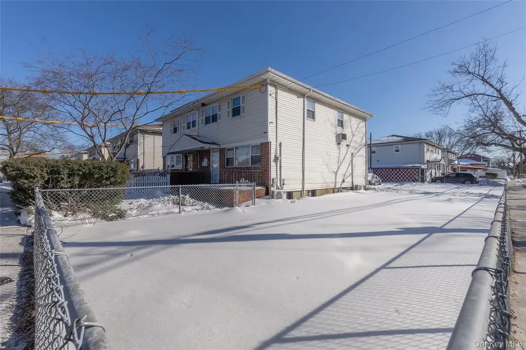 25708 147th Avenue Rosedale NY 11422