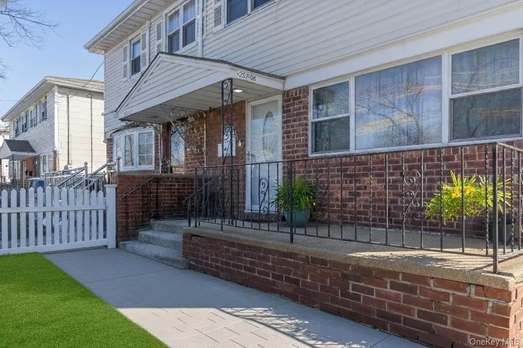 25708 147th Avenue Rosedale NY 11422