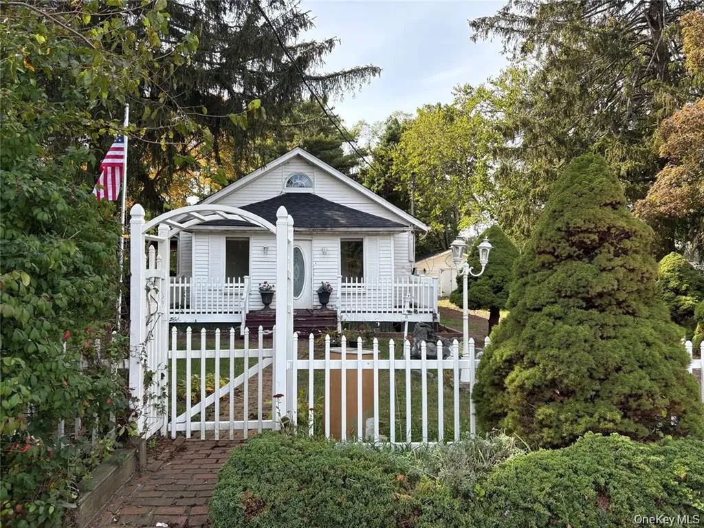 2408 Pine Avenue Ronkonkoma NY 11779