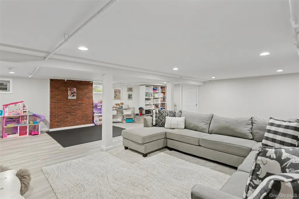 2539 Washington Avenue Oceanside NY 11572