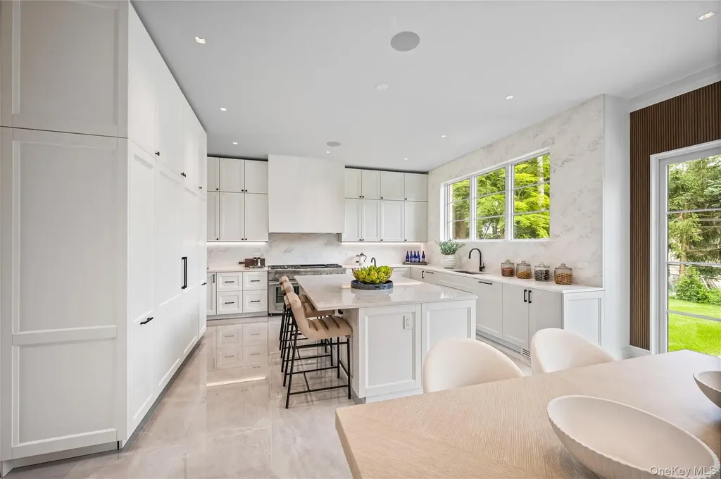 7 Mirrielees Road Great Neck NY 11021